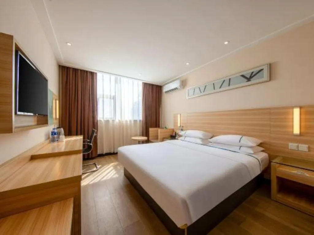Bed in City Comfort Inn Zhanjiang Shimao Building Chikan Old Street