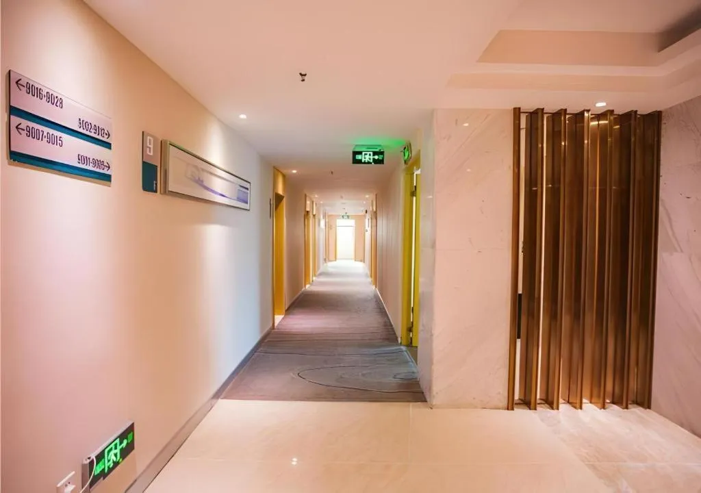 Bed in City Comfort Inn Zhanjiang Shimao Building Chikan Old Street