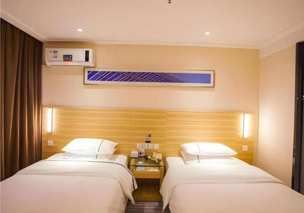 Bed in City Comfort Inn Zhanjiang Shimao Building Chikan Old Street