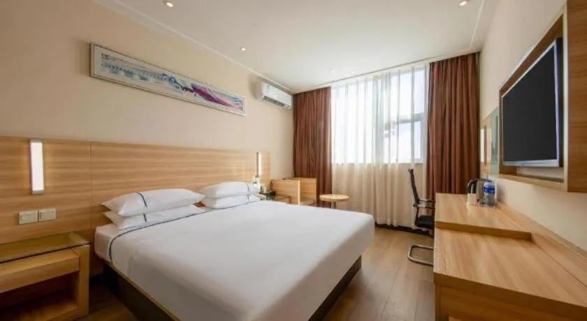 Bed in City Comfort Inn Zhanjiang Shimao Building Chikan Old Street