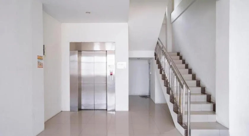 OYO 2695 D'es Guest House