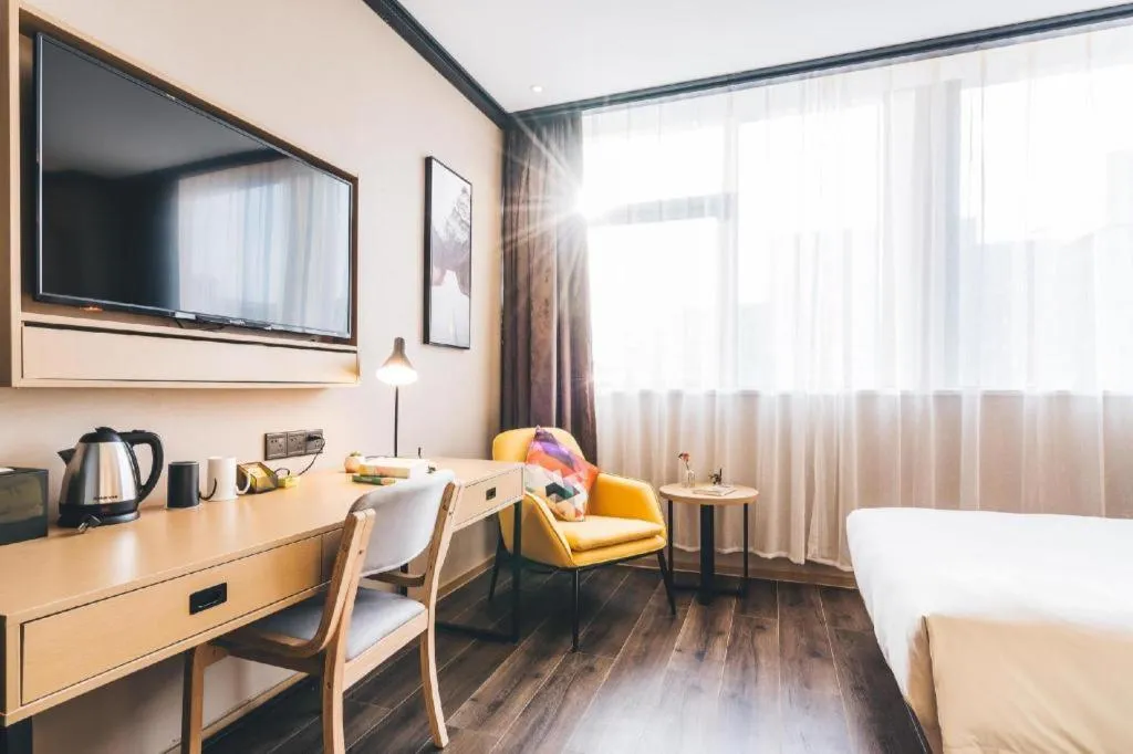 Bed in Atour Light Hotel Hangzhou Future Sci-Tech City