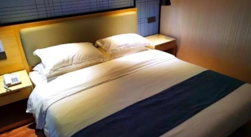 Bed in GreenTree Eastern Hotel Hunan Changsha Xinsha Luositang Metro Station