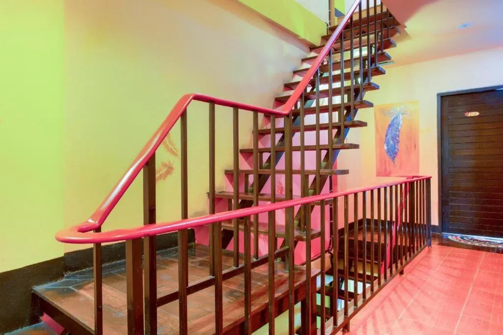 OYO 75303 V Home Guesthouse Sunday Night Market