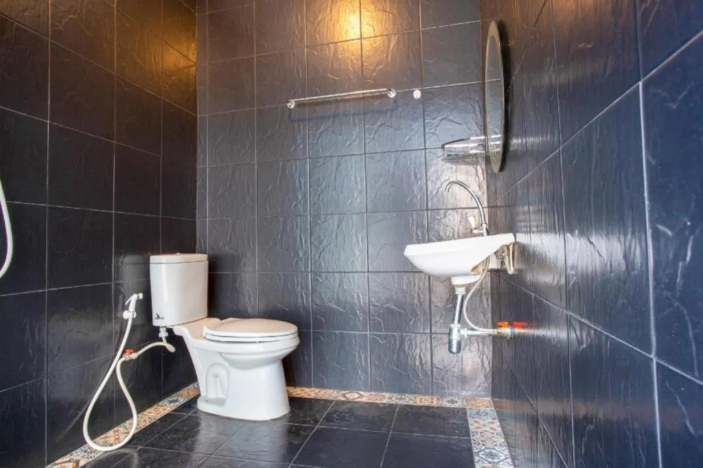 OYO 75303 V Home Guesthouse Sunday Night Market