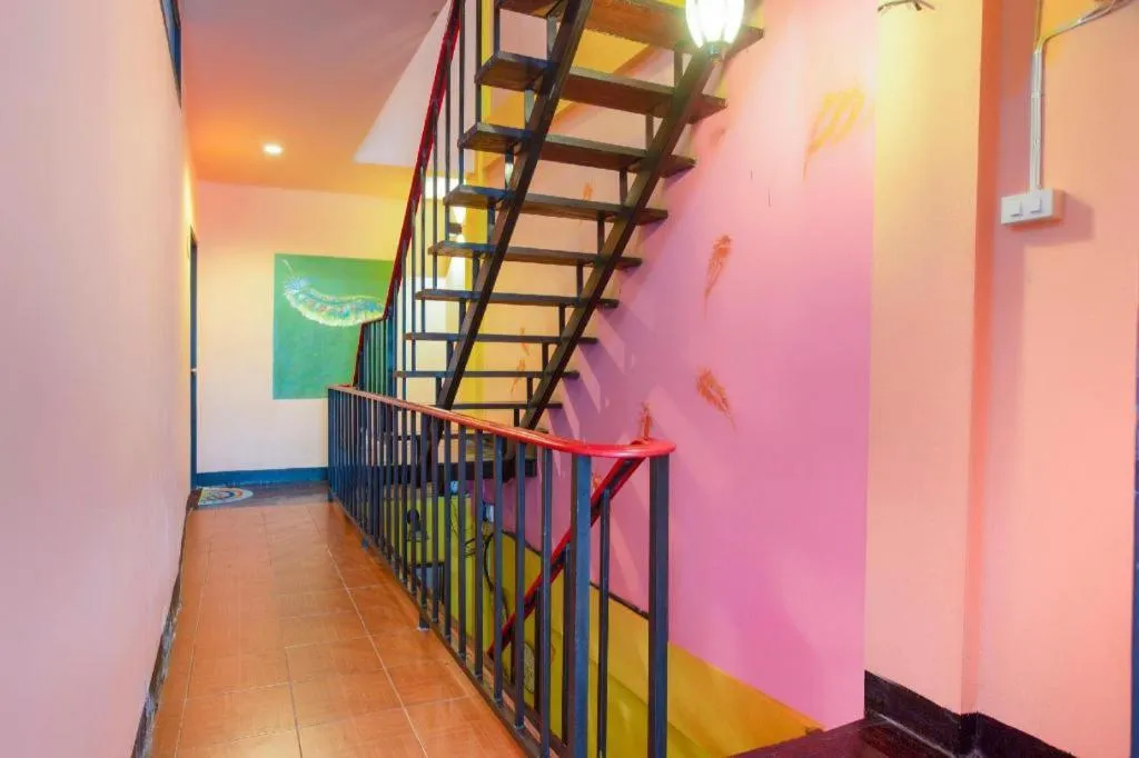 OYO 75303 V Home Guesthouse Sunday Night Market