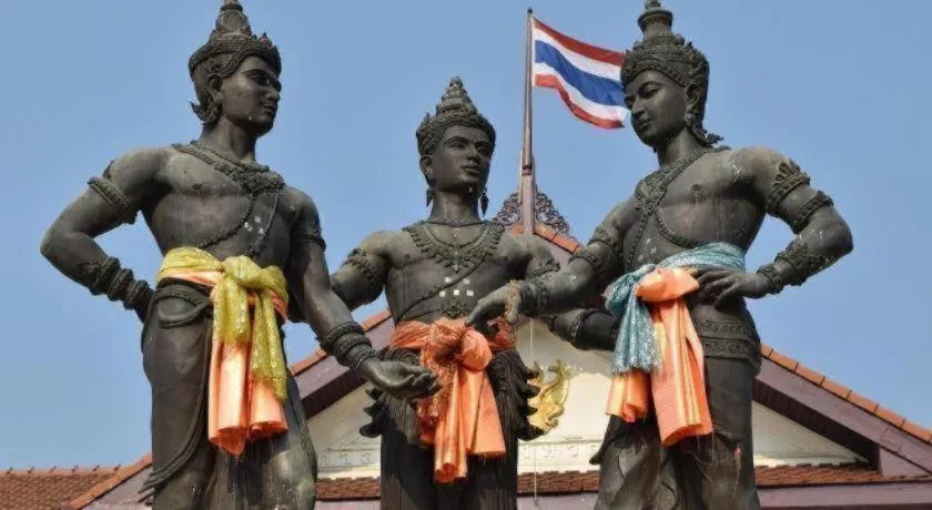 OYO 75303 V Home Guesthouse Sunday Night Market