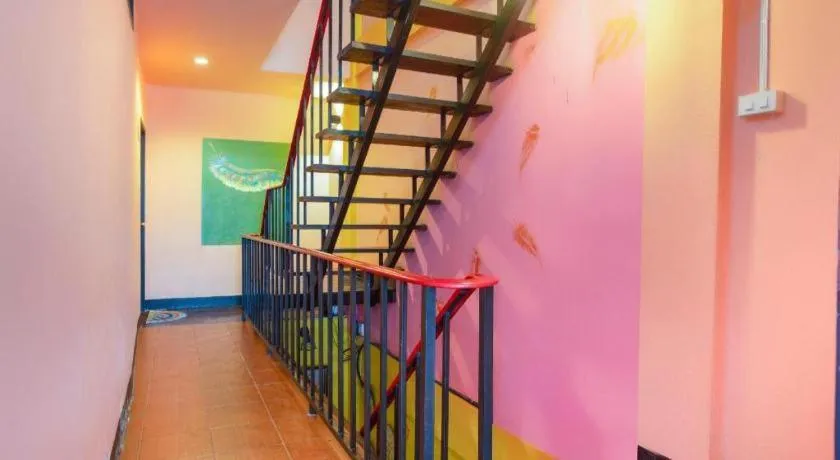 OYO 75303 V Home Guesthouse Sunday Night Market