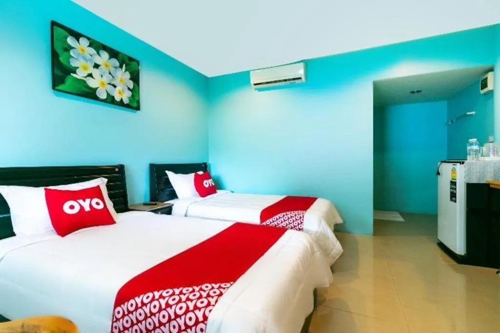 Bed in OYO 981 Fluke and Flame Cha Am