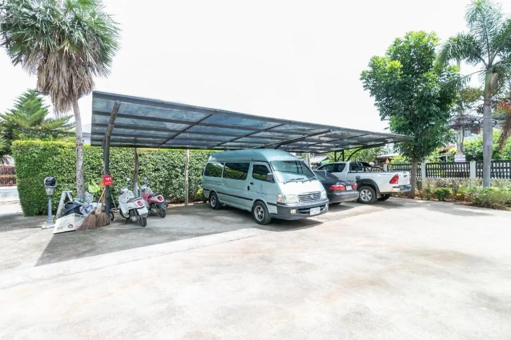 OYO 75305 T Park Pak Chong