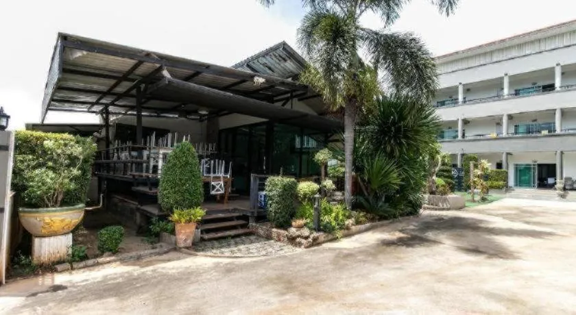 OYO 75305 T Park Pak Chong