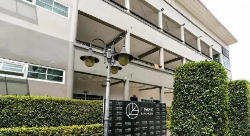 OYO 75305 T Park Pak Chong