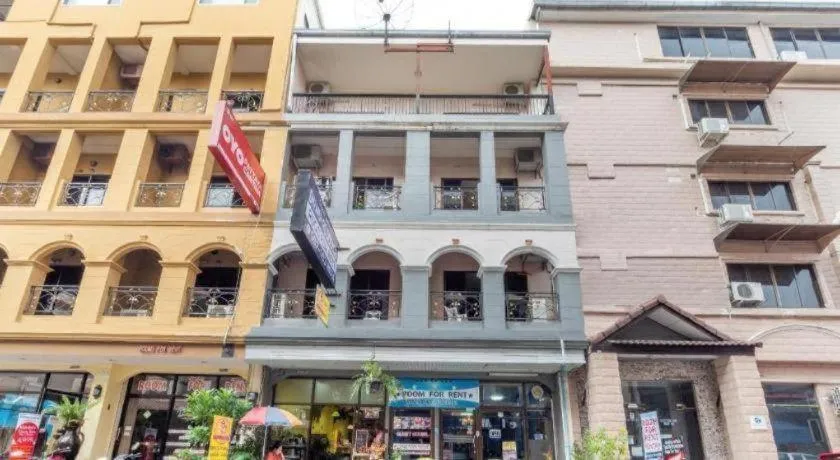 OYO 75327 Diyana Residence