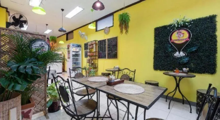 OYO 75327 Diyana Residence