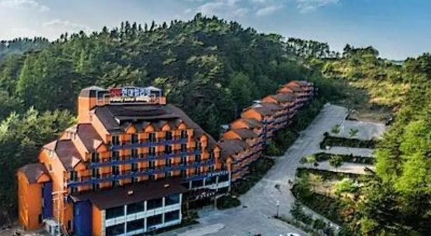 Hyundai Elliot Hotel and Resort