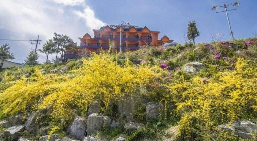 Hyundai Elliot Hotel and Resort