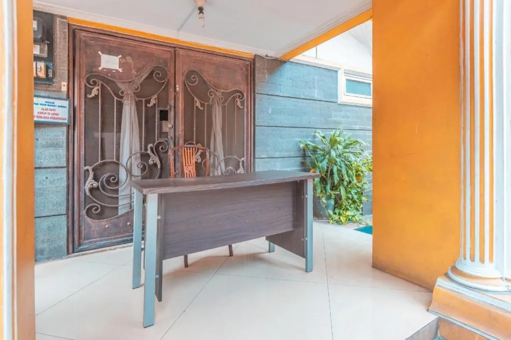 OYO 2765 Mulia Raja Kost