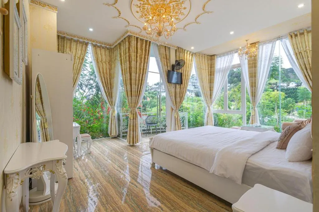 Bed in Dream Flower Hotel