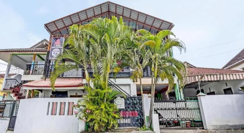 Hotel O Griya Sandi Residence Family NearPantai Boom