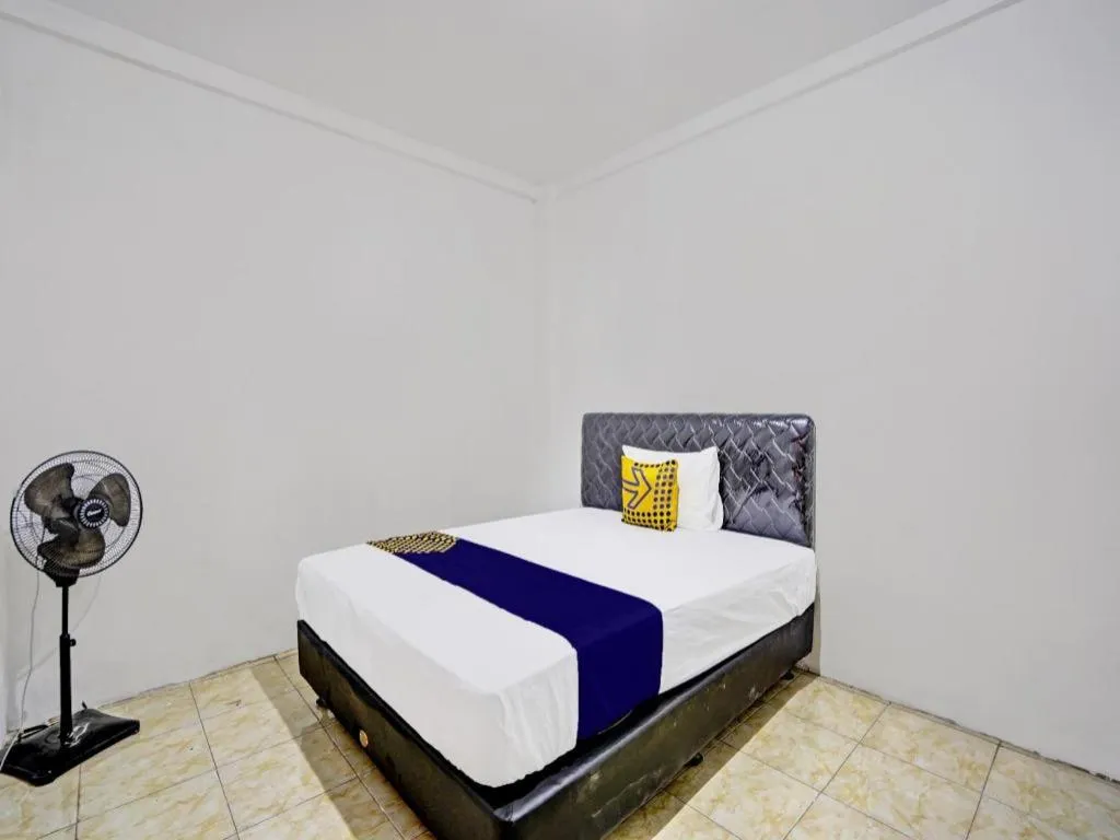 Bed in Hotel O Griya Sandi Residence Family NearPantai Boom