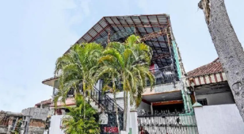 Hotel O Griya Sandi Residence Family NearPantai Boom