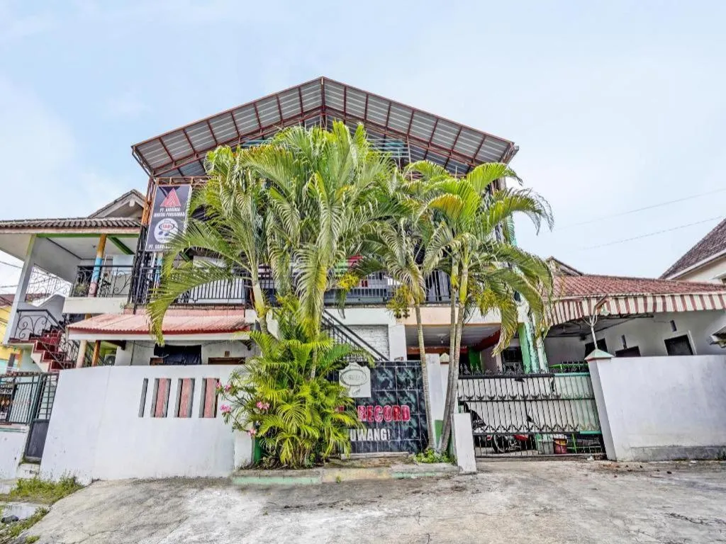 Hotel O Griya Sandi Residence Family NearPantai Boom