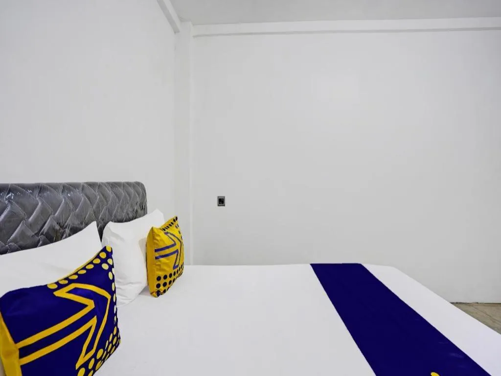 Bed in Hotel O Griya Sandi Residence Family NearPantai Boom