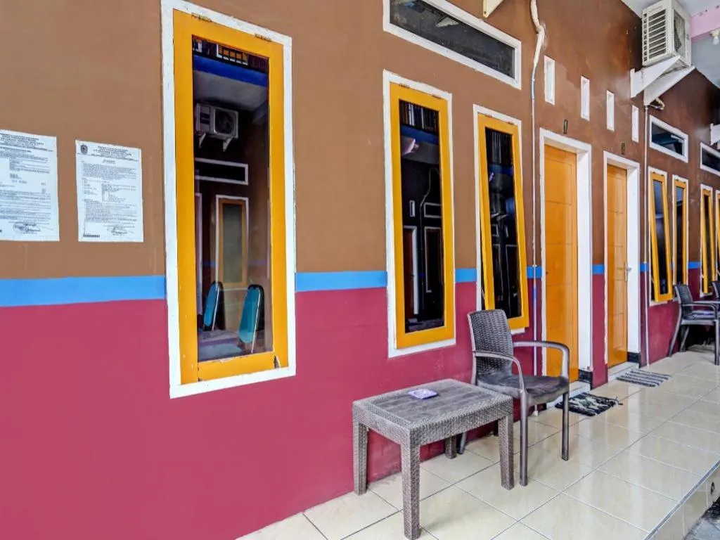 Hotel O Griya Sandi Residence Family NearPantai Boom