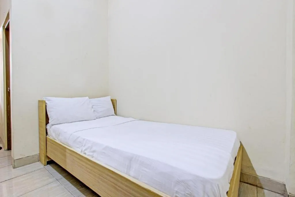 Bed in OYO Life 92663 Karmel 6