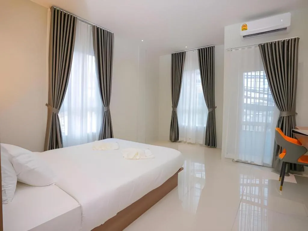 Bed in Athenee Hotel Vientiane