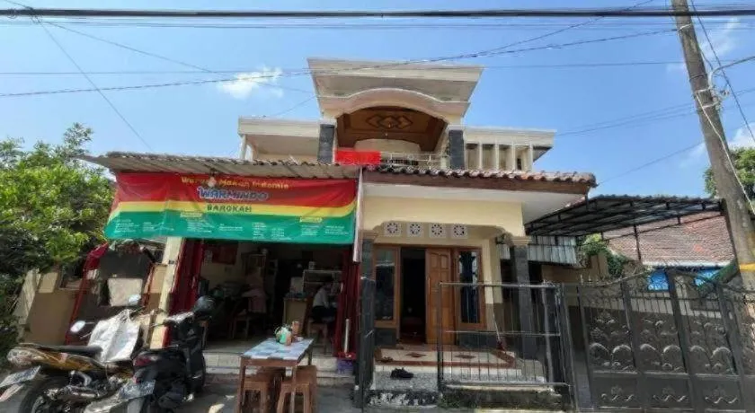 OYO 94003 Anjuk Ladang Homestay