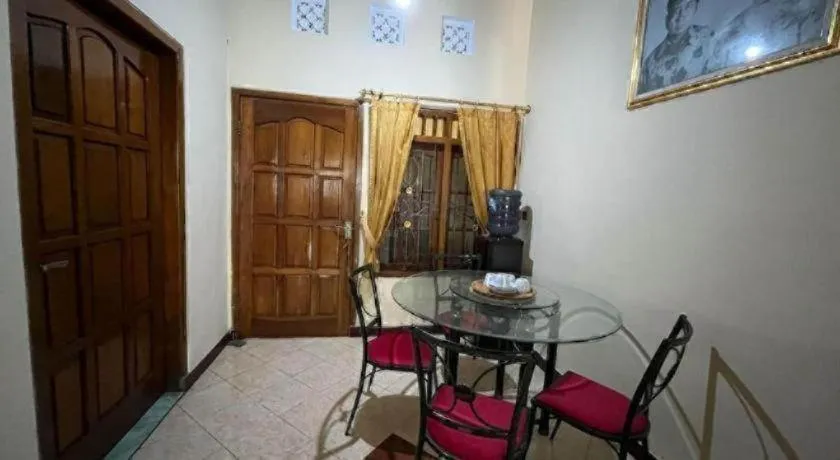 OYO 94003 Anjuk Ladang Homestay