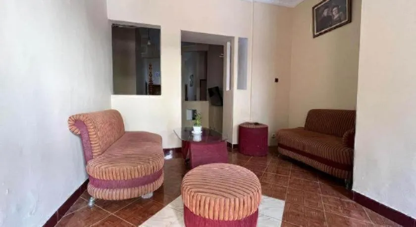 OYO 94003 Anjuk Ladang Homestay