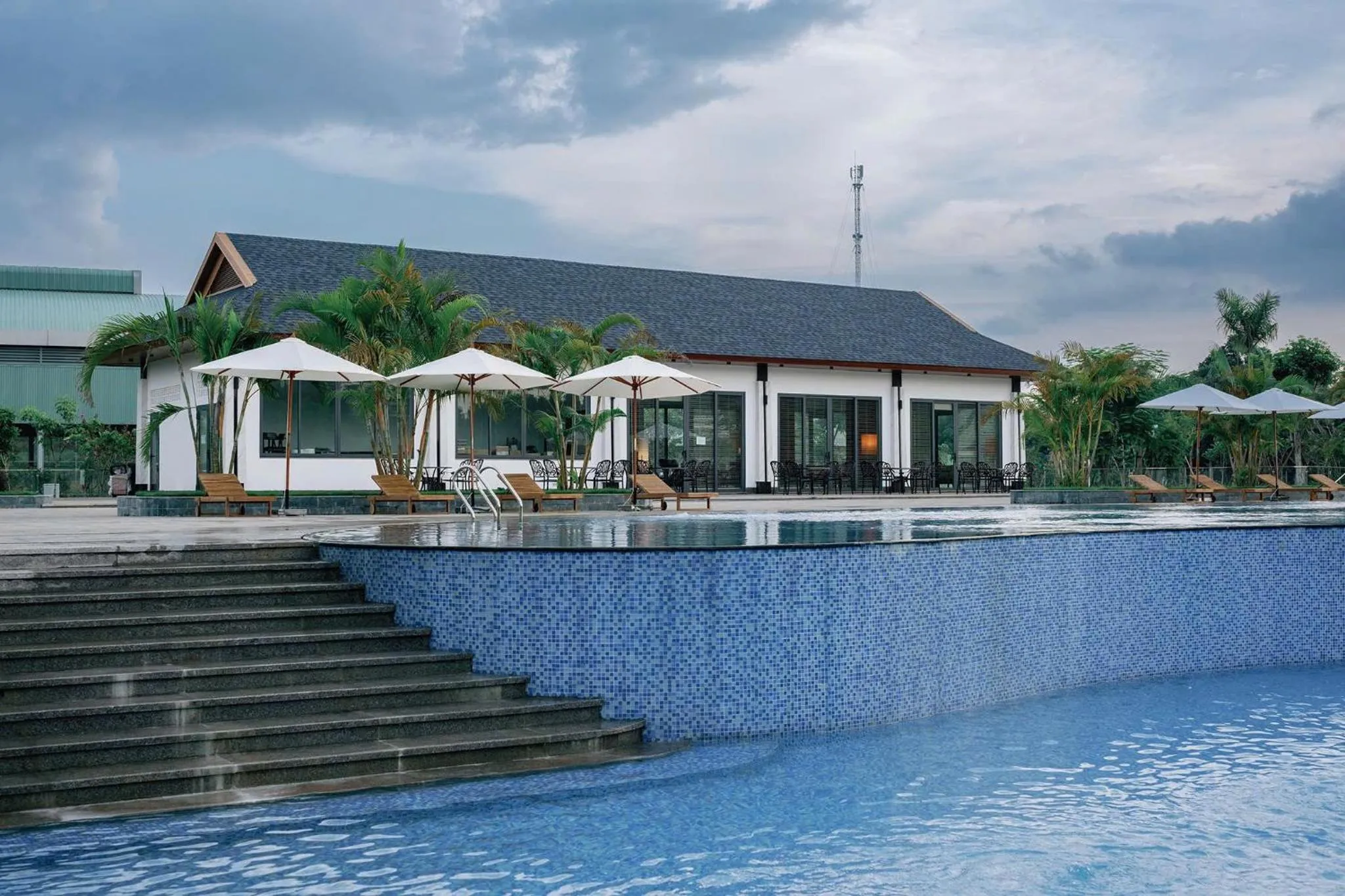 Swimming pool in Lamori Resort & Spa, Thanh Hoá