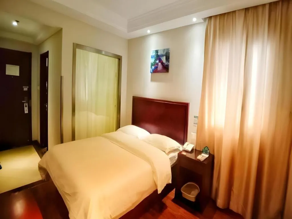 Bed in GreenTree Inn Chuzhou Dingyuan County People's Square General Hospital Business Hotel