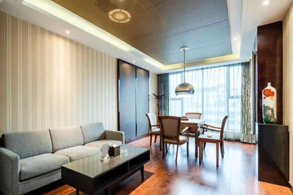 Chengdu Rising Butterfly Hotel