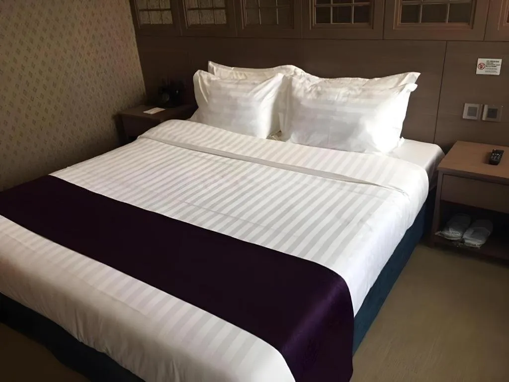 Bed in Largos Hotel