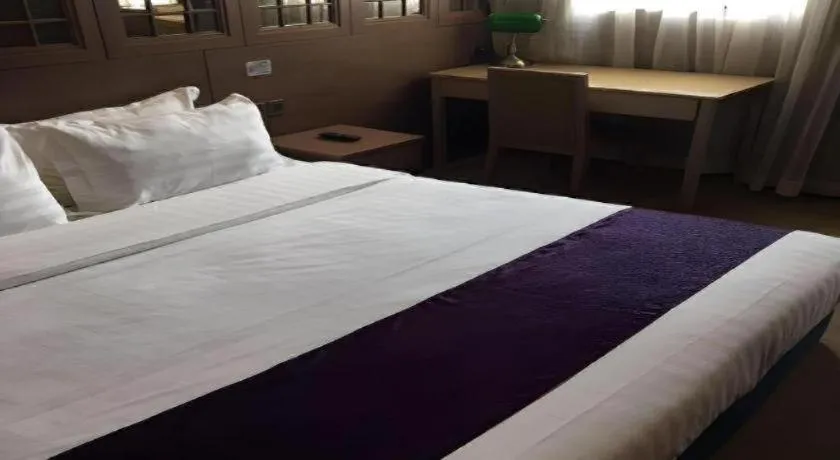 Bed in Largos Hotel