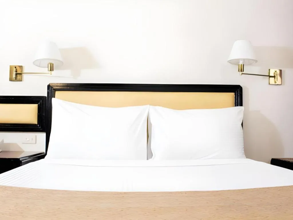 Bed in Palm Hotel Manila