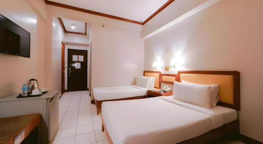 Bed in Palm Hotel Manila