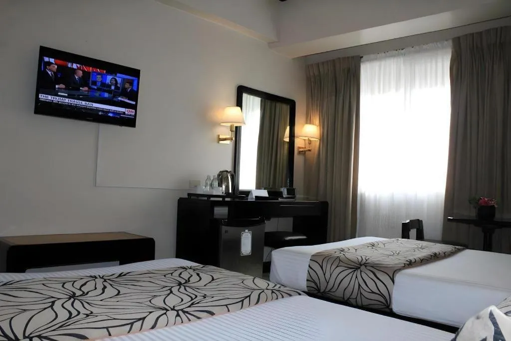 Bed in Palm Hotel Manila