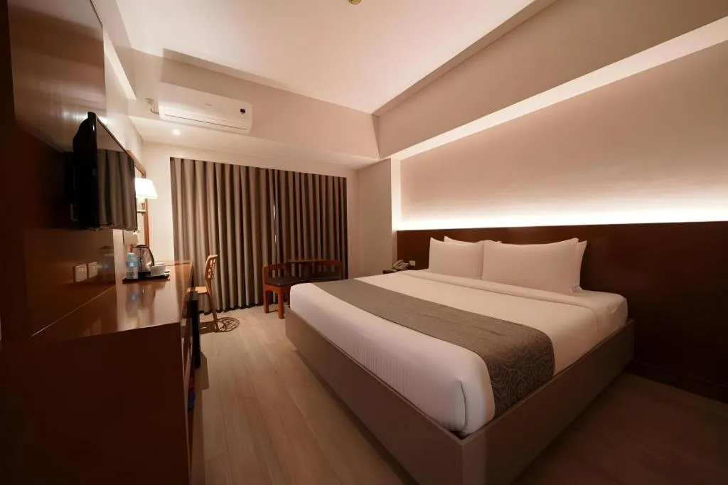 Bed in Palm Hotel Manila