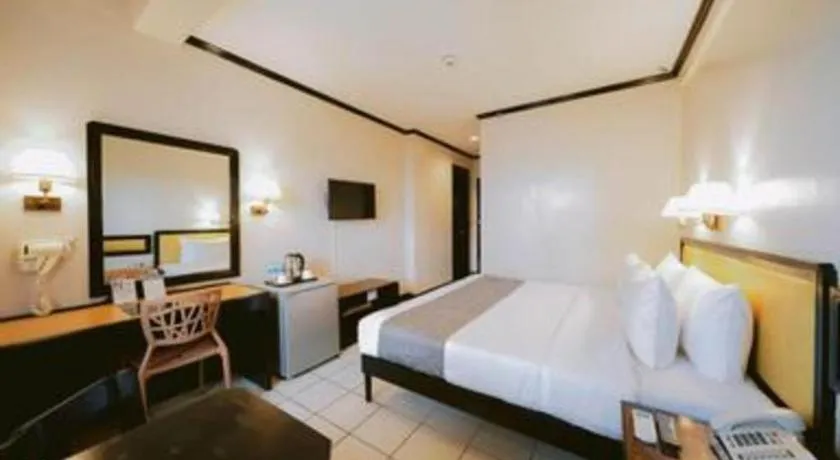 Bed in Palm Hotel Manila