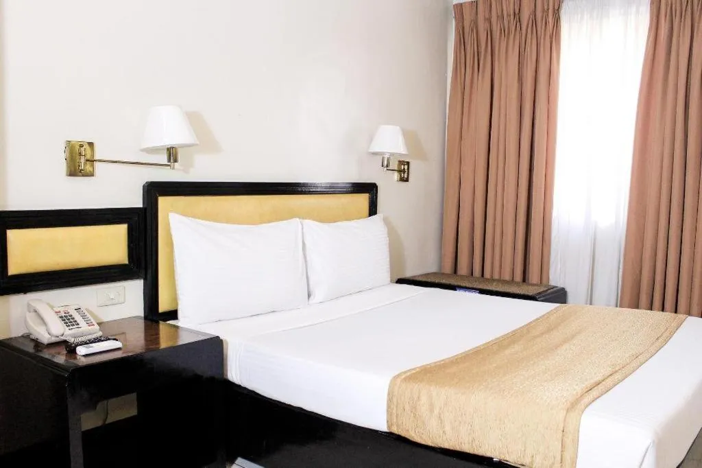 Bed in Palm Hotel Manila