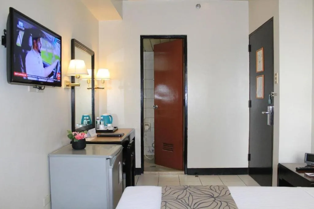 Bed in Palm Hotel Manila