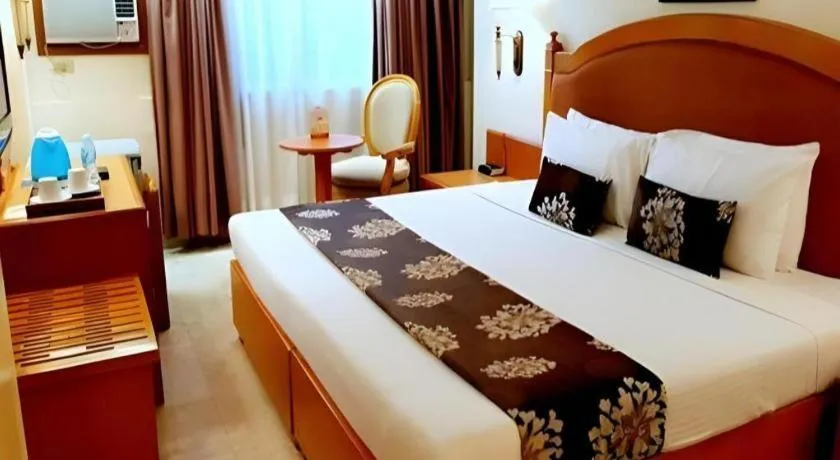 Bed in Palm Hotel Manila