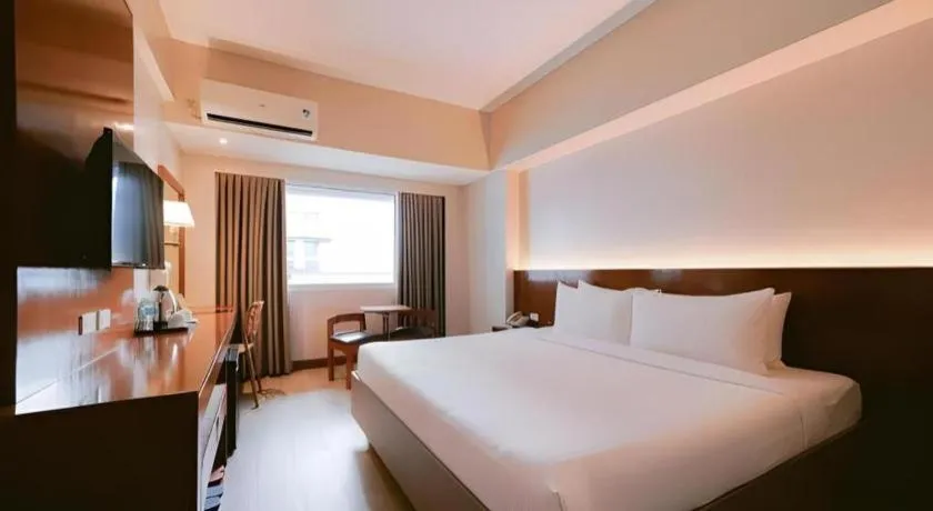 Bed in Palm Hotel Manila