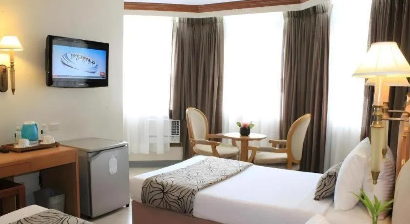 Bed in Palm Hotel Manila