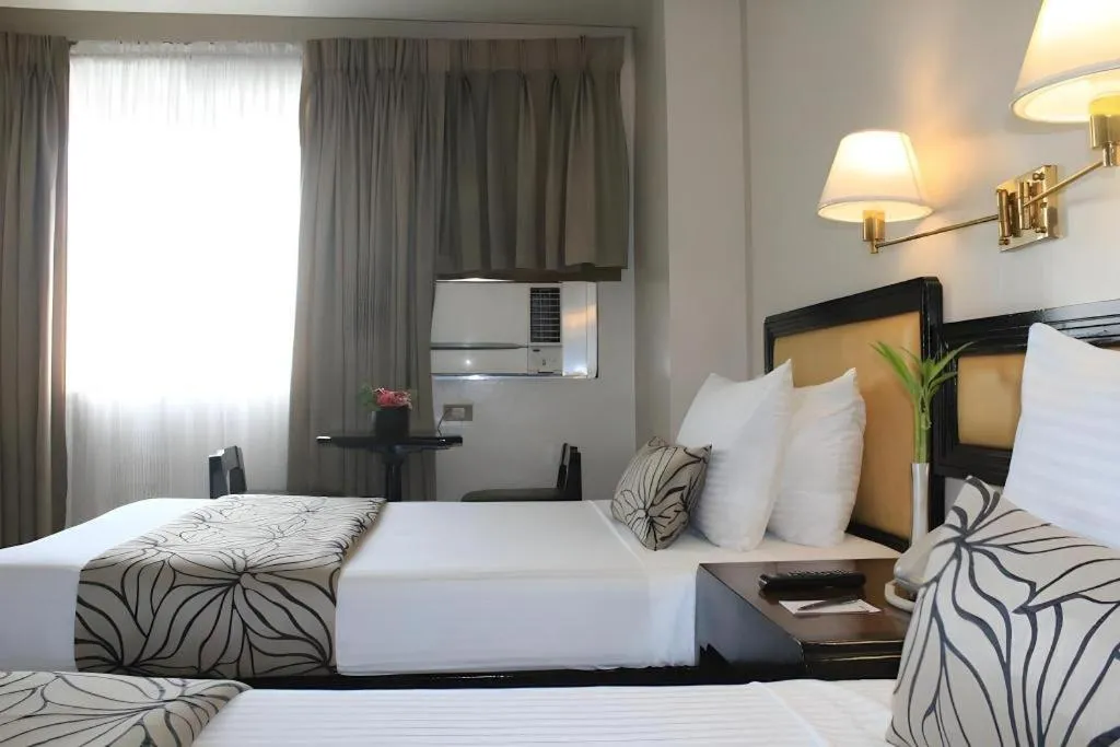 Bed in Palm Hotel Manila