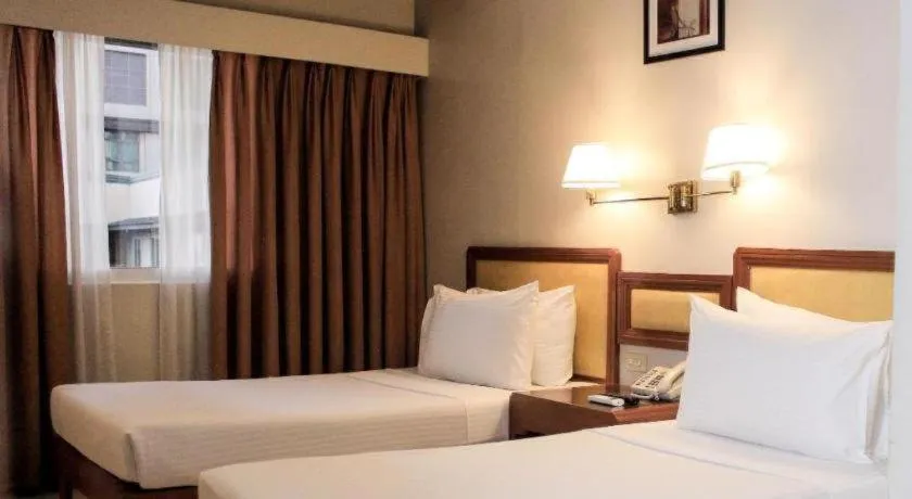 Bed in Palm Hotel Manila